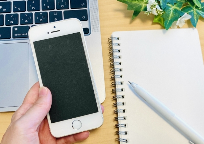 断熱材が露出しています